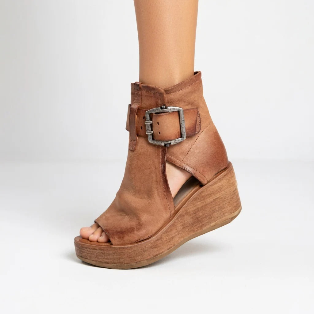 Bianca Lombardi |Botines de cuña abiertos de estilo moderno