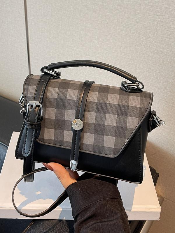 Bianca Lombardi |  Bolso bandolera cuadrado y elegante con detalles en contraste
