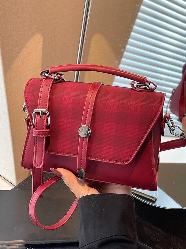 Bianca Lombardi |  Bolso bandolera cuadrado y elegante con detalles en contraste