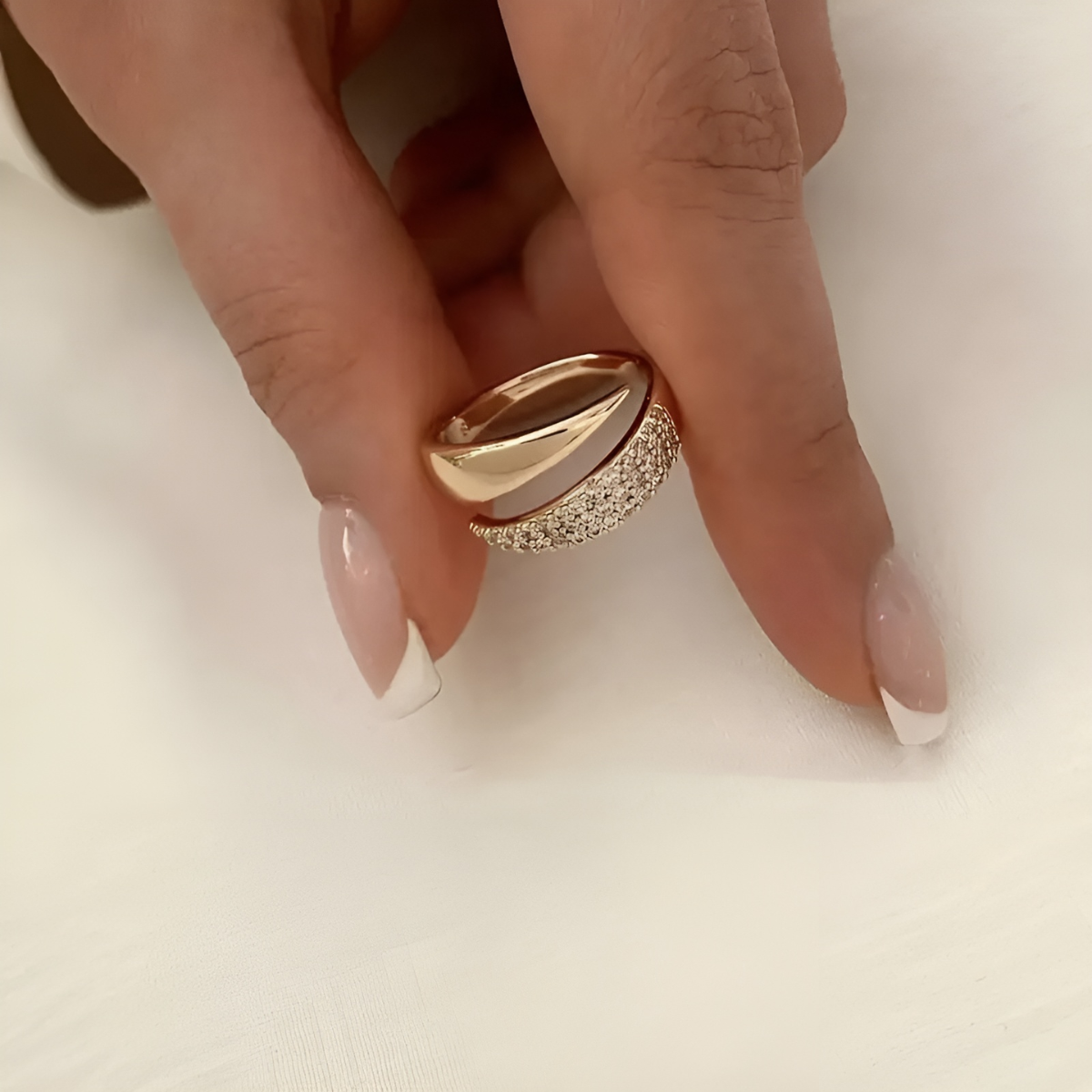 Bianca Lombardi | Anillo elegante, cómodo y atemporal, de estilo femenino