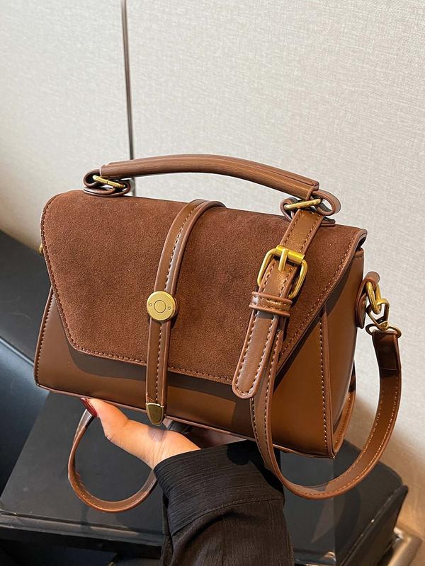 Bianca Lombardi |  Bolso bandolera cuadrado y elegante con detalles en contraste