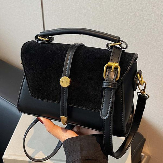 Bianca Lombardi |  Bolso bandolera cuadrado y elegante con detalles en contraste